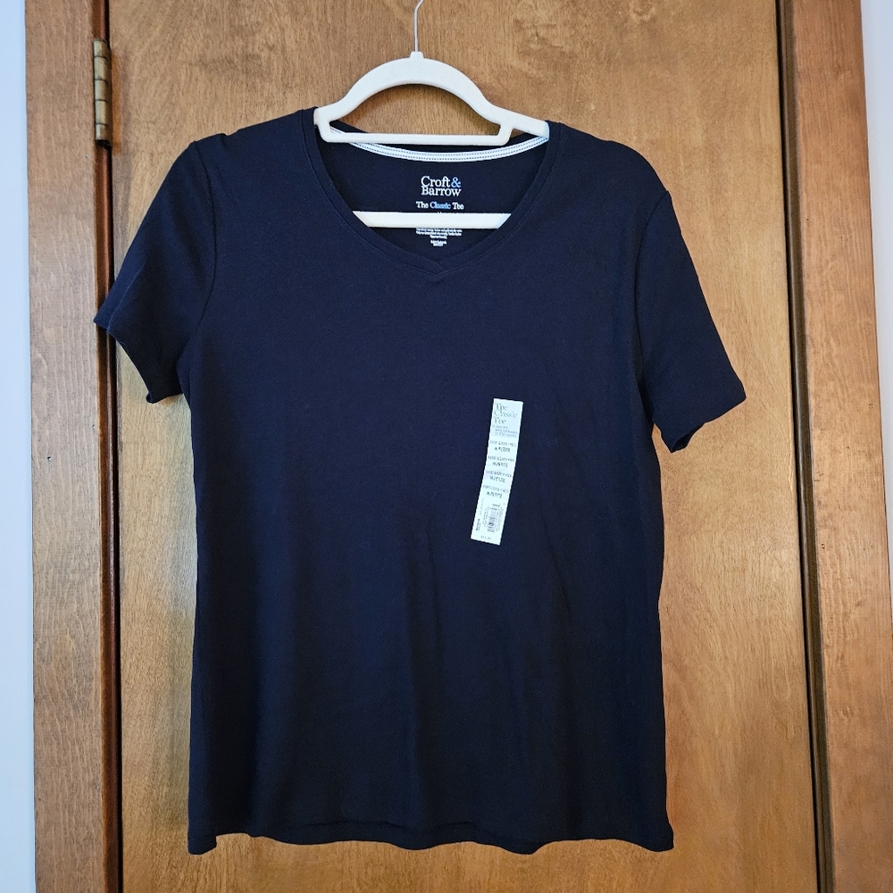 NWT The Classic Tee Navy Blue V-Neck T-Shirt